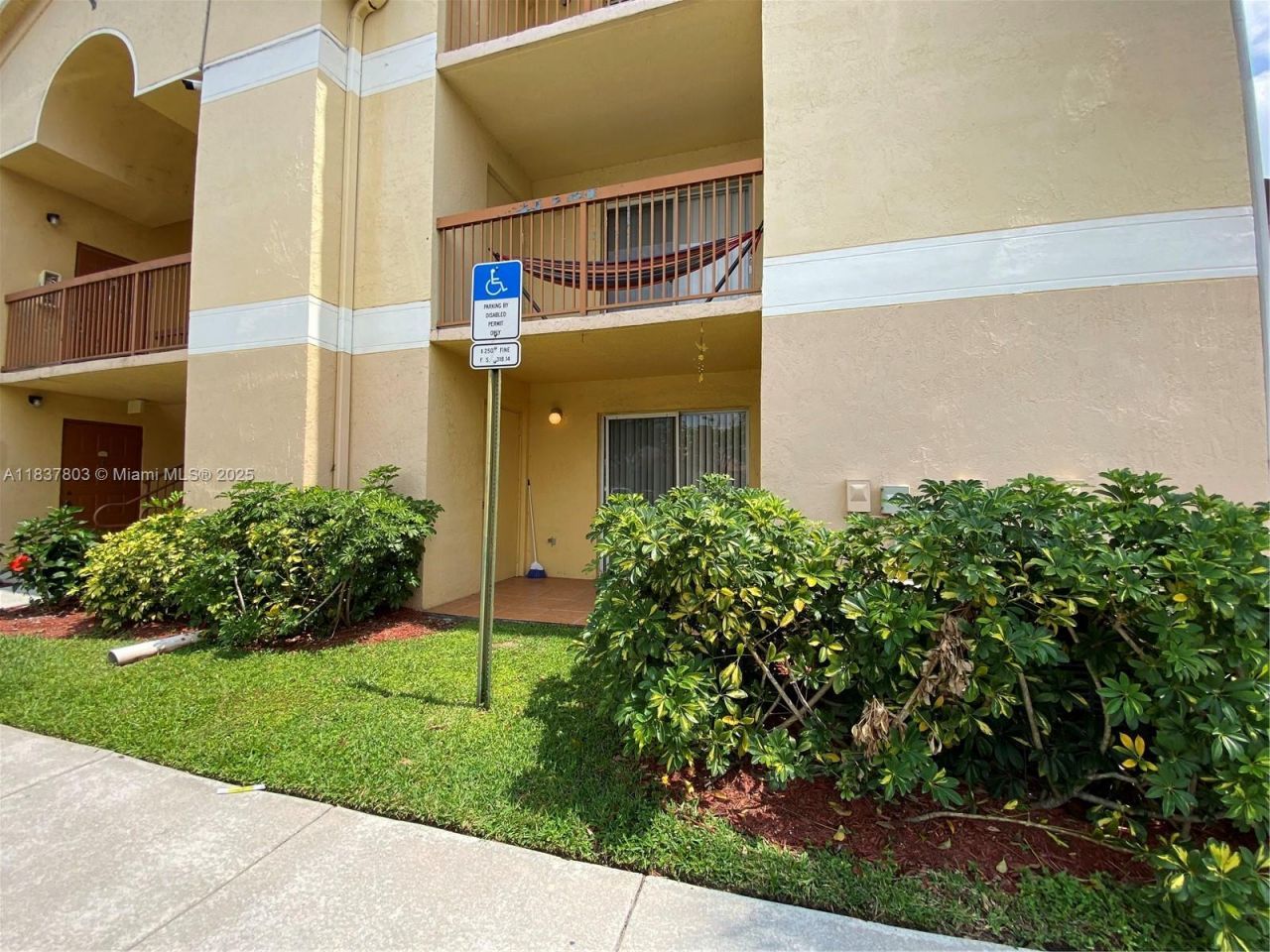 7640 Westwood Dr, Unit 406, Tamarac, FL 33321 Photo
