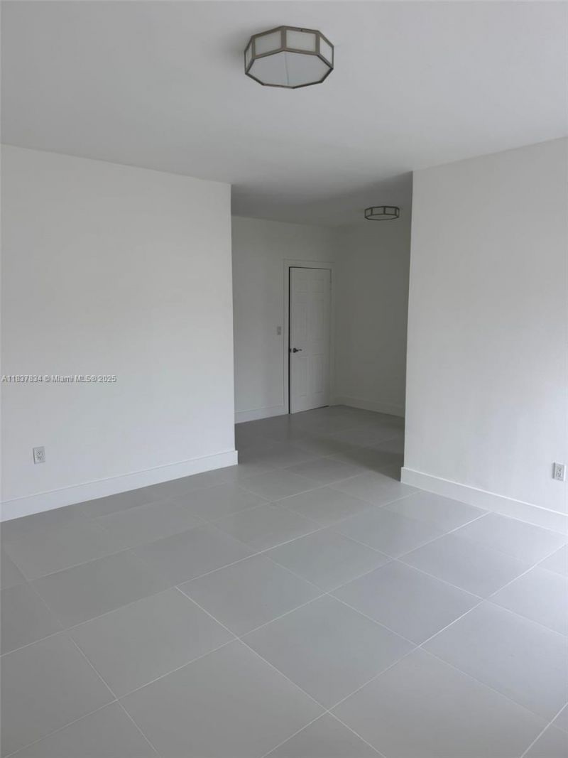 320 85th St, Unit 24, Miami Beach, FL 33141 Photo