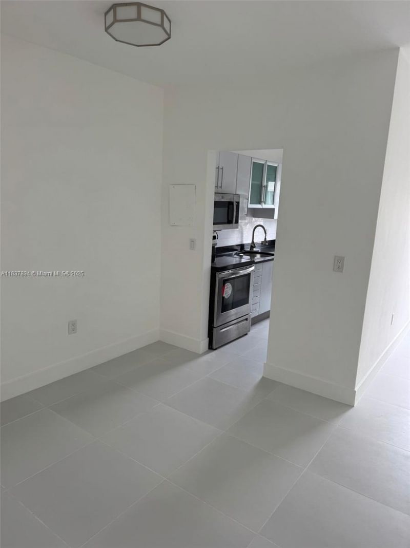 320 85th St, Unit 24, Miami Beach, FL 33141 Photo