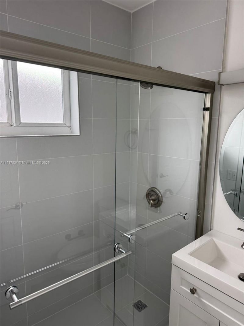 320 85th St, Unit 24, Miami Beach, FL 33141 Photo