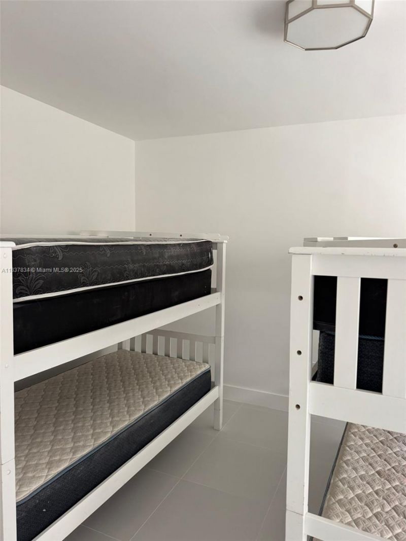 320 85th St, Unit 24, Miami Beach, FL 33141 Photo