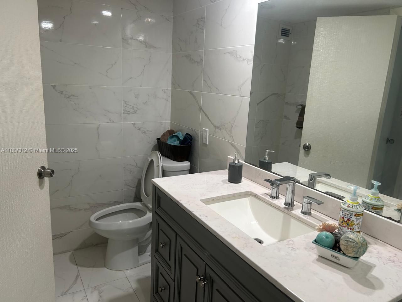 1849 S Ocean Dr, Unit 1407, Hallandale Beach, FL 33009 Photo