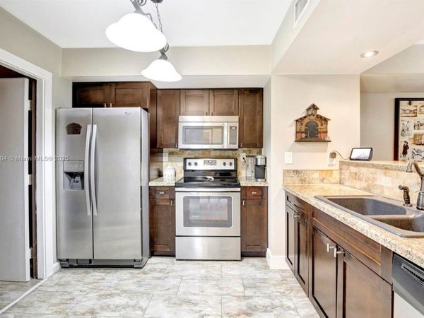 9715 NW 23rd Ct, Pembroke Pines, FL 33024