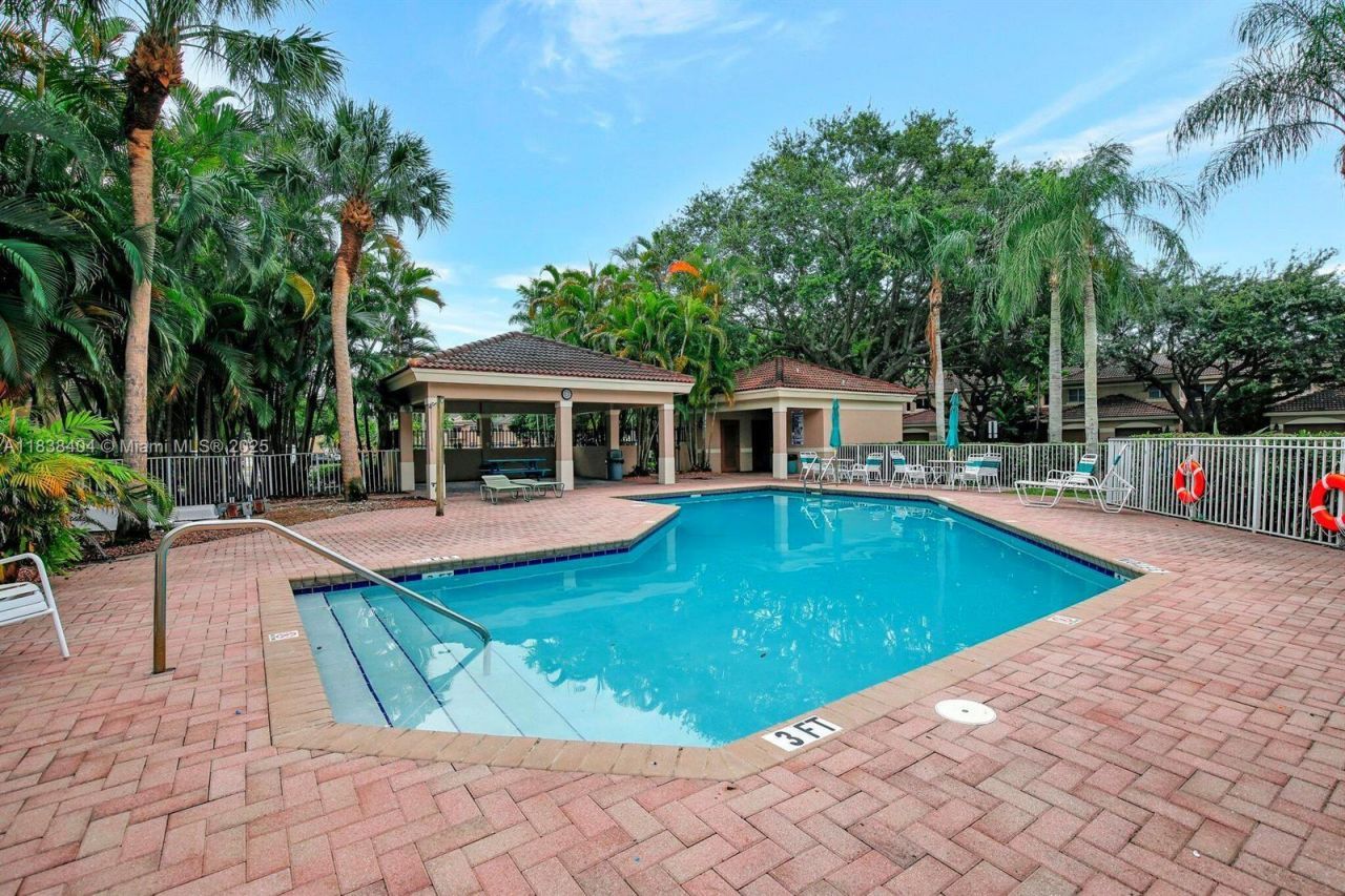 9715 NW 23rd Ct, Pembroke Pines, FL 33024 Photo