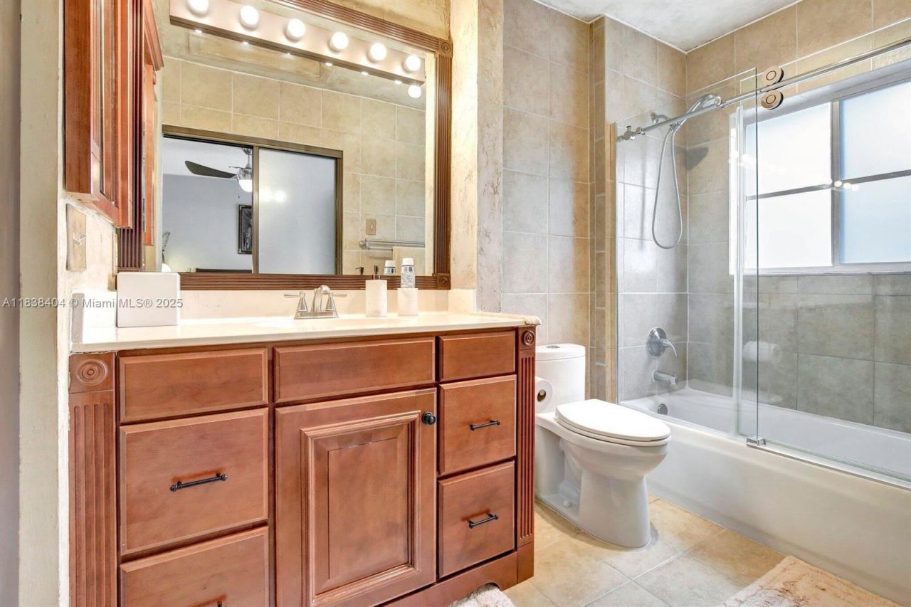 9715 NW 23rd Ct, Pembroke Pines, FL 33024 Photo