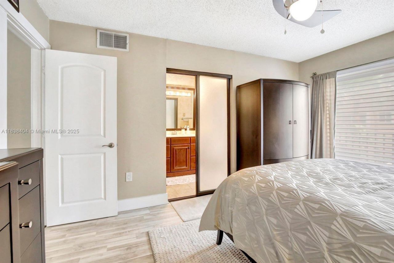 9715 NW 23rd Ct, Pembroke Pines, FL 33024 Photo