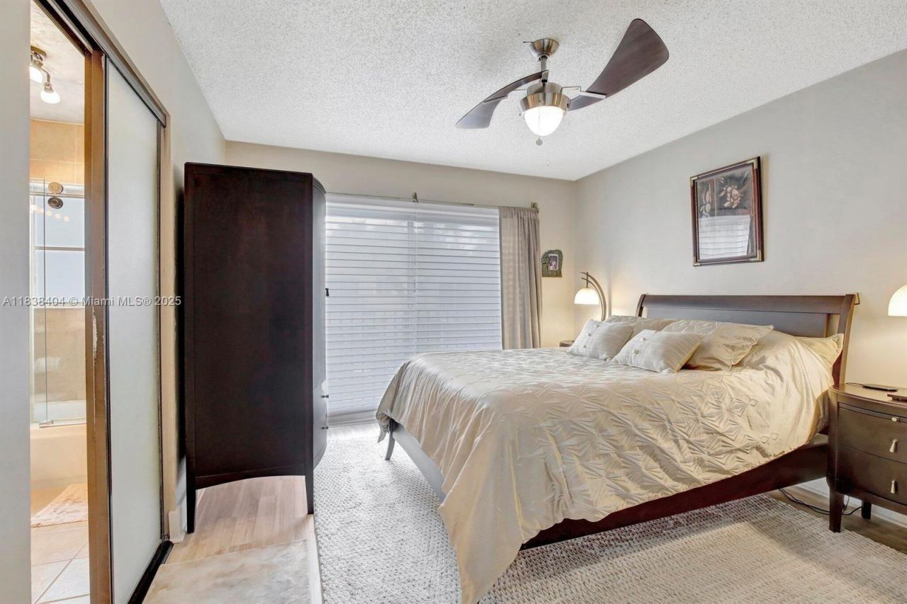 9715 NW 23rd Ct, Pembroke Pines, FL 33024 Photo