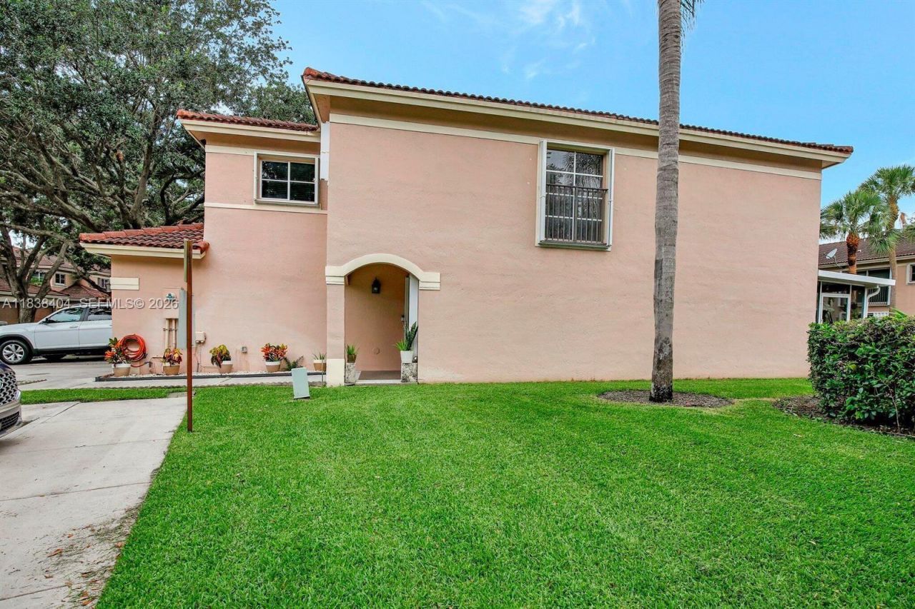 9715 NW 23rd Ct, Pembroke Pines, FL 33024 Photo