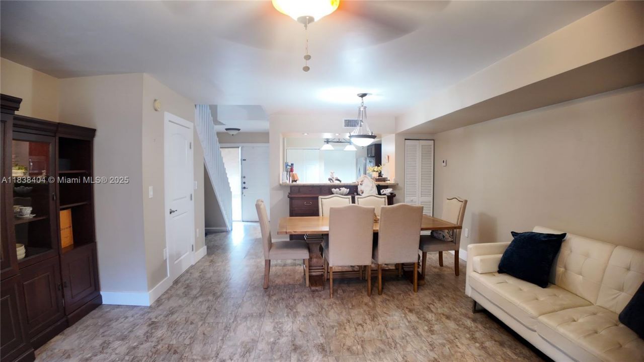 9715 NW 23rd Ct, Pembroke Pines, FL 33024 Photo