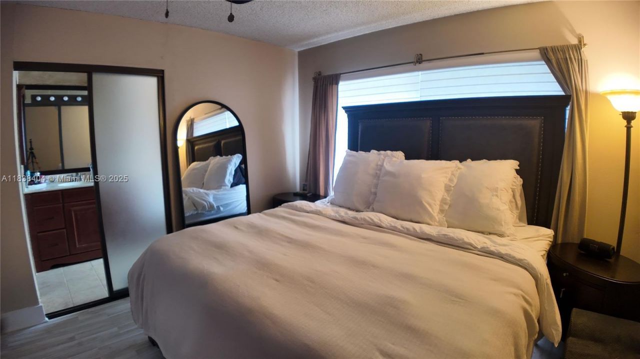 9715 NW 23rd Ct, Pembroke Pines, FL 33024 Photo