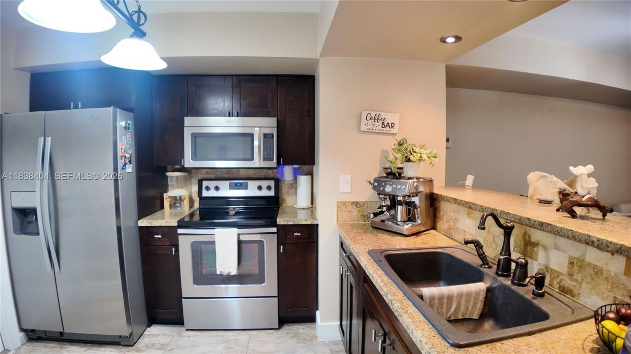 9715 NW 23rd Ct, Pembroke Pines, FL 33024 Photo