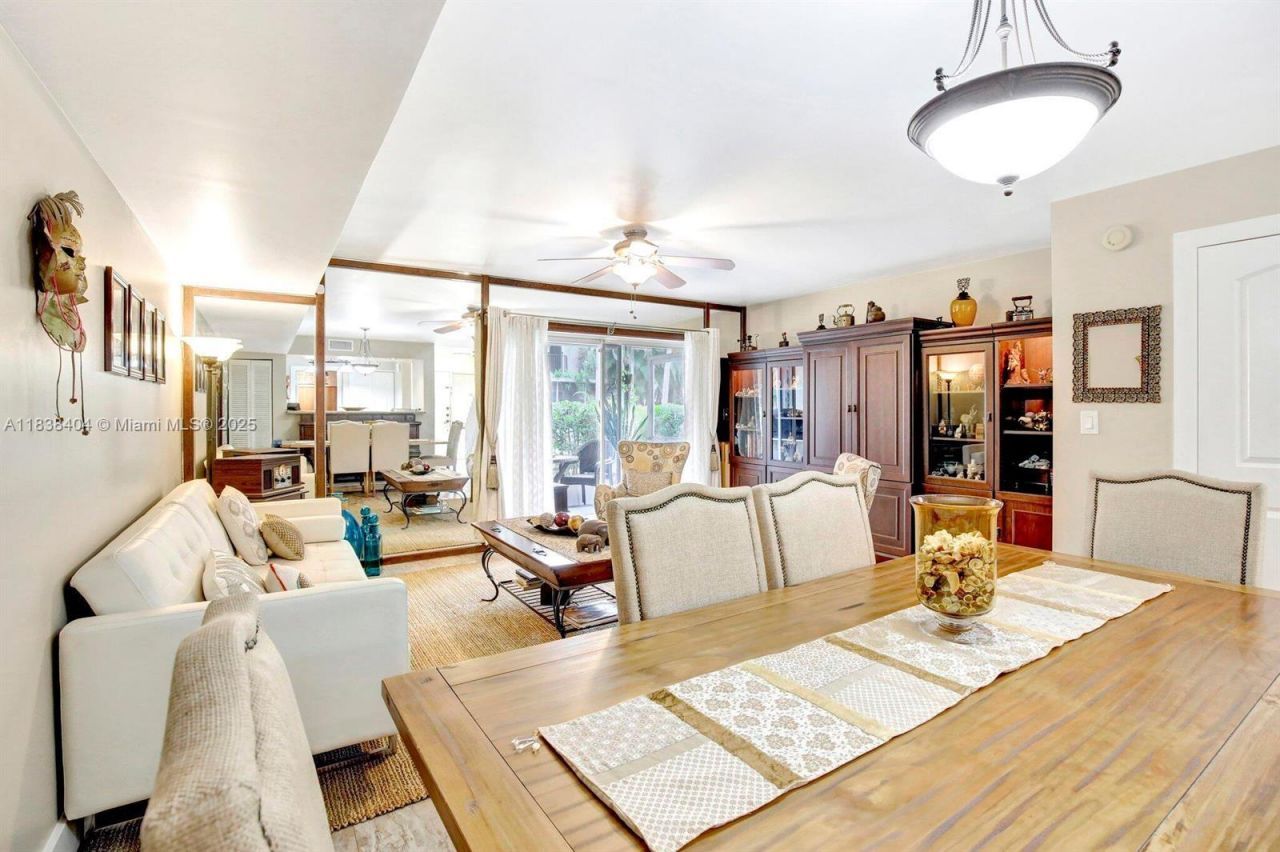 9715 NW 23rd Ct, Pembroke Pines, FL 33024 Photo