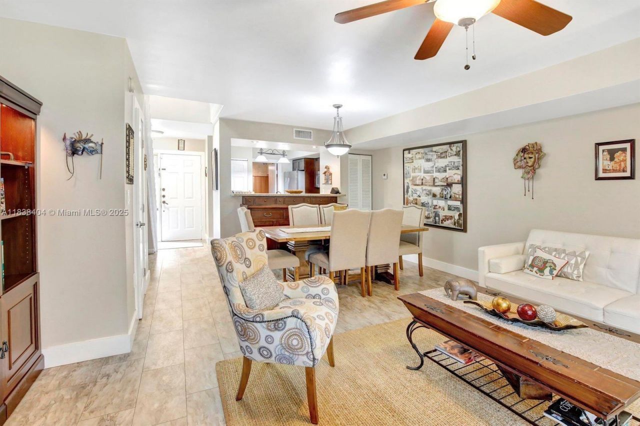 9715 NW 23rd Ct, Pembroke Pines, FL 33024 Photo