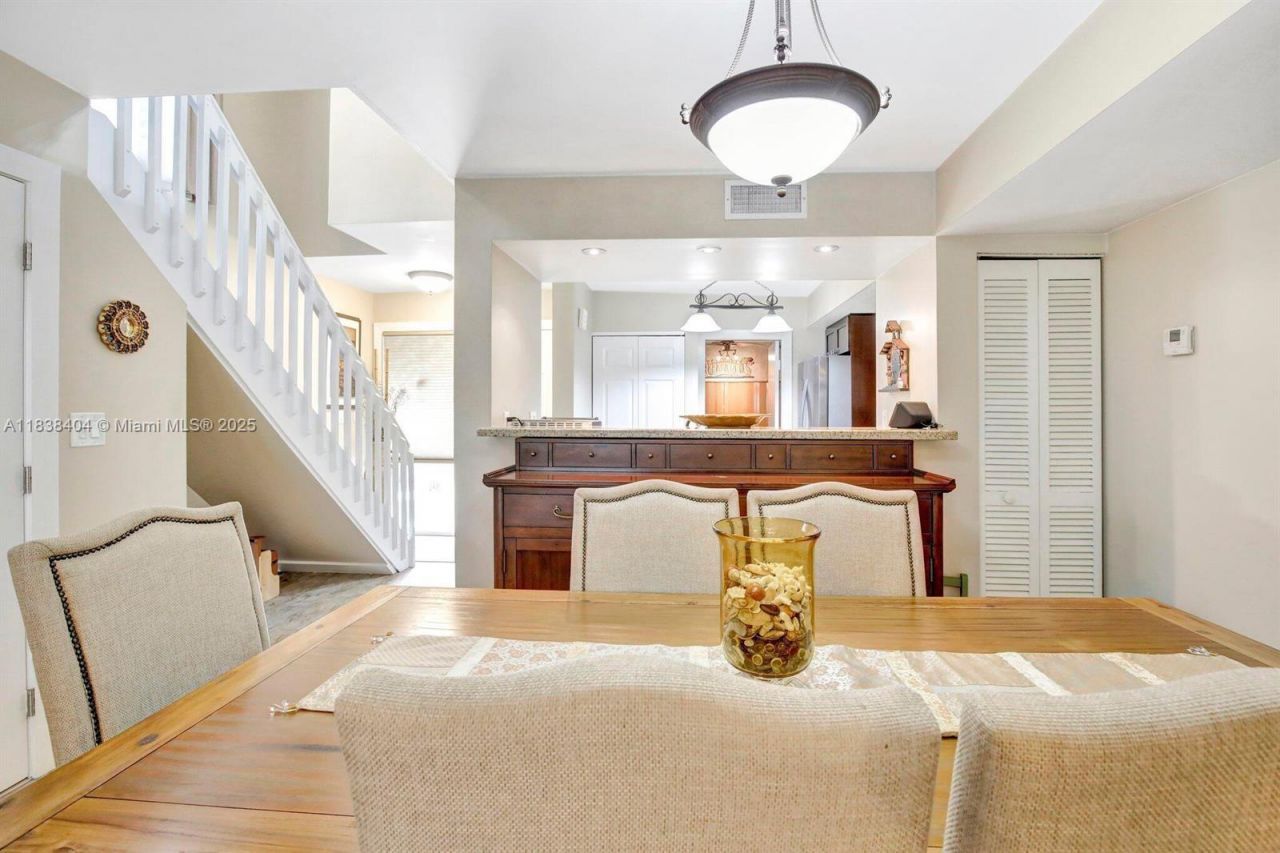 9715 NW 23rd Ct, Pembroke Pines, FL 33024 Photo