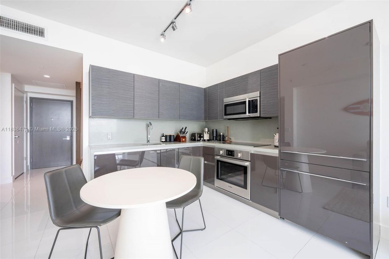 1080 Brickell Ave, Unit 3805, Miami, FL 33131 Photo