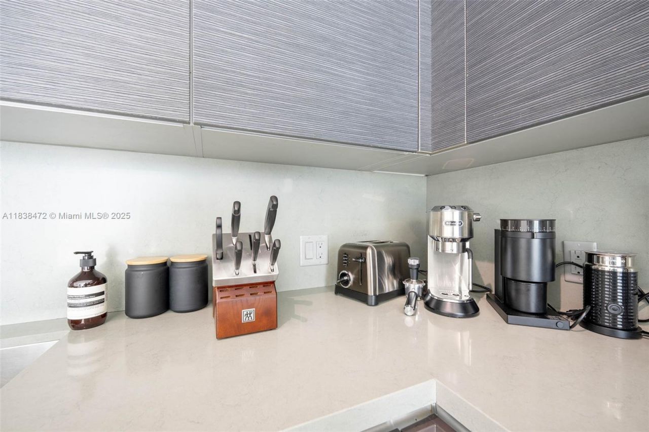 1080 Brickell Ave, Unit 3805, Miami, FL 33131 Photo