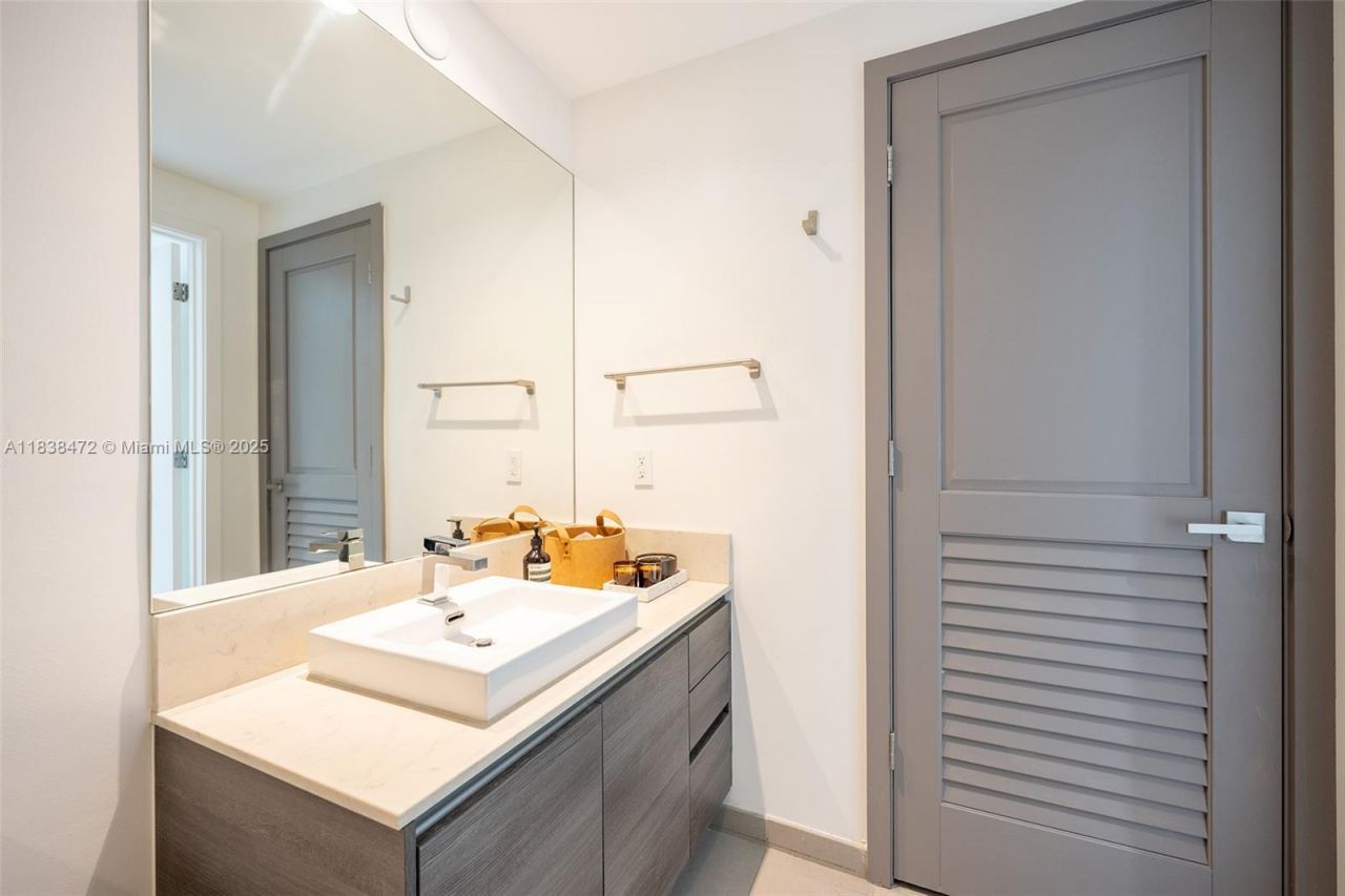 1080 Brickell Ave, Unit 3805, Miami, FL 33131 Photo