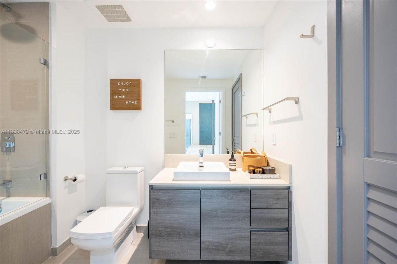 1080 Brickell Ave, Unit 3805, Miami, FL 33131 Photo