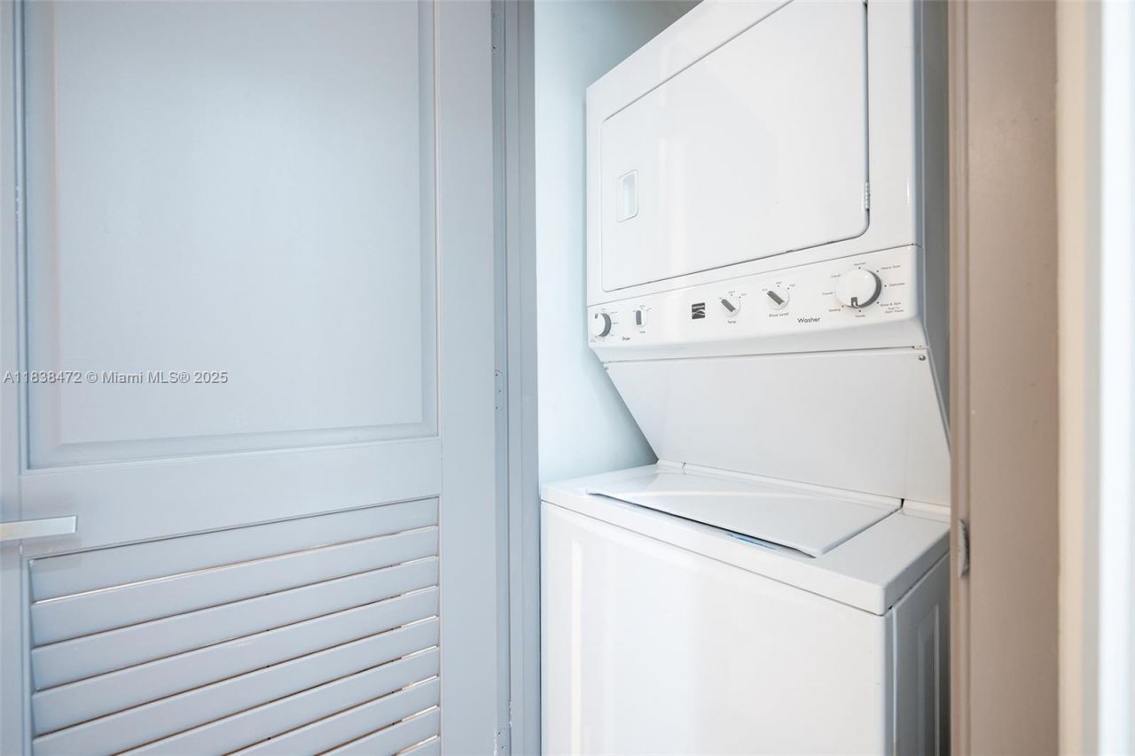 1080 Brickell Ave, Unit 3805, Miami, FL 33131 Photo