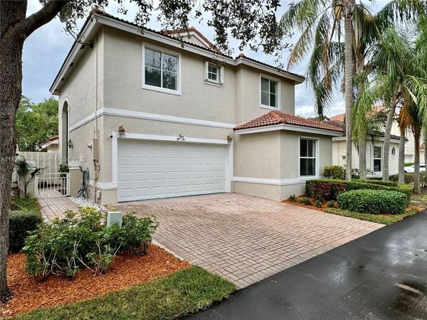 1470 Sweetbay Way, Hollywood, FL 33019