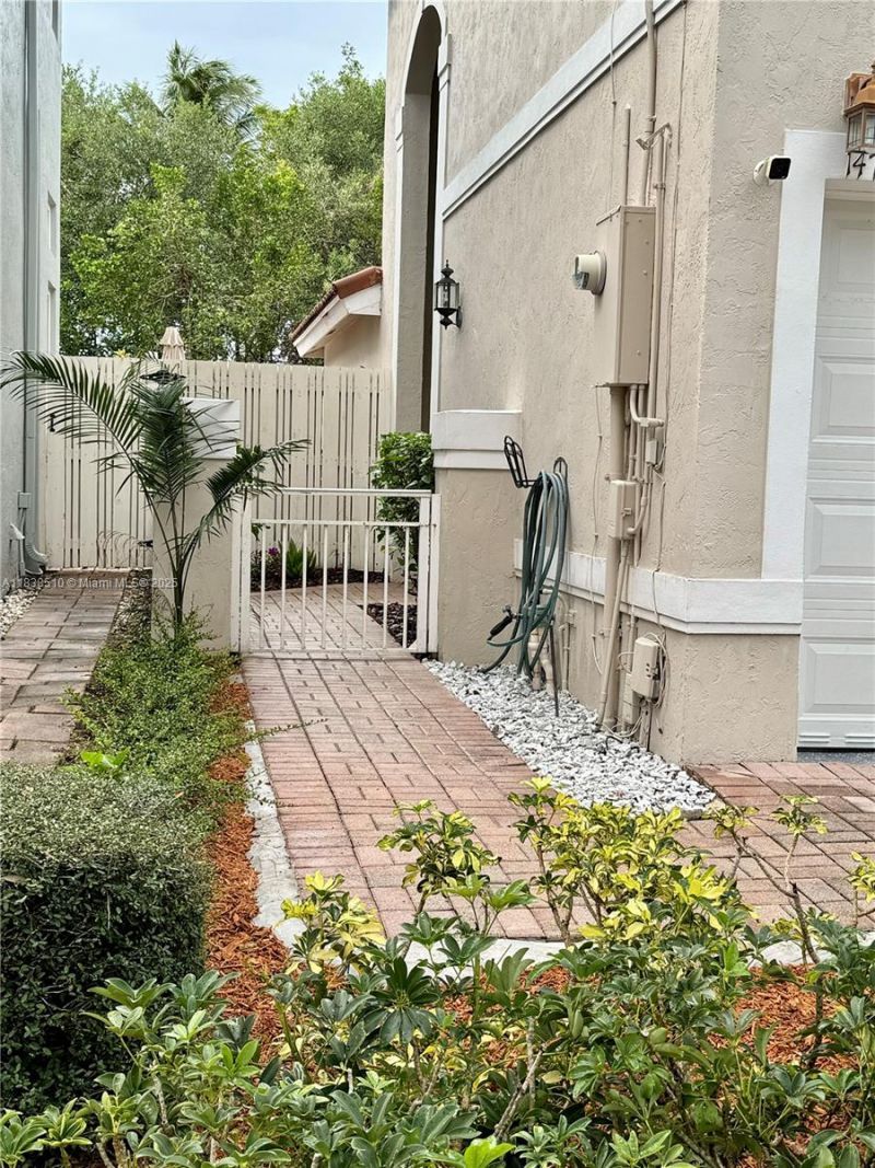 1470 Sweetbay Way, Hollywood, FL 33019 Photo