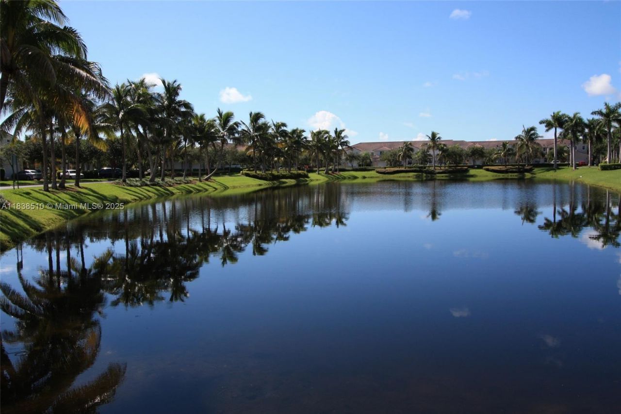 1470 Sweetbay Way, Hollywood, FL 33019 Photo