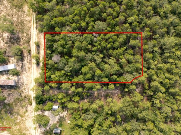 7 8 9 10 Tarpon Lane, DeFuniak Springs, FL 32433