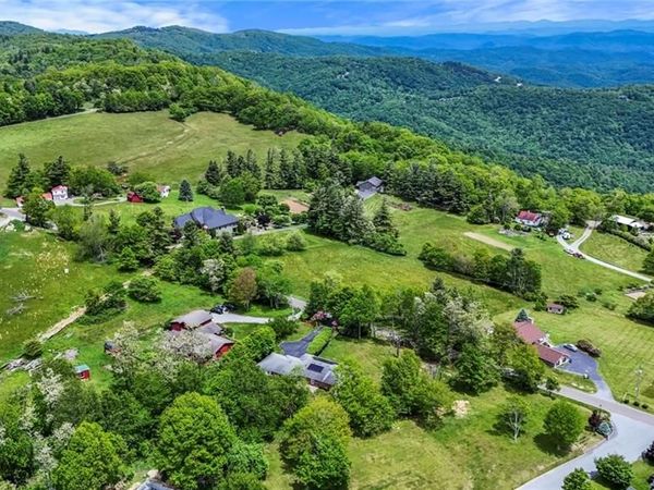 1925 Green Hill Road, Blowing Rock, NC 28605