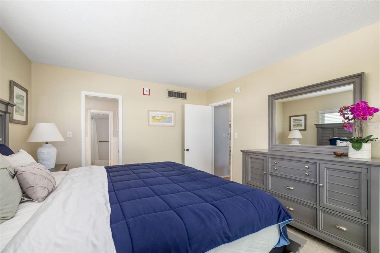 2110 Benjamin Franklin Drive, Unit 301, Sarasota, FL 34236 Photo