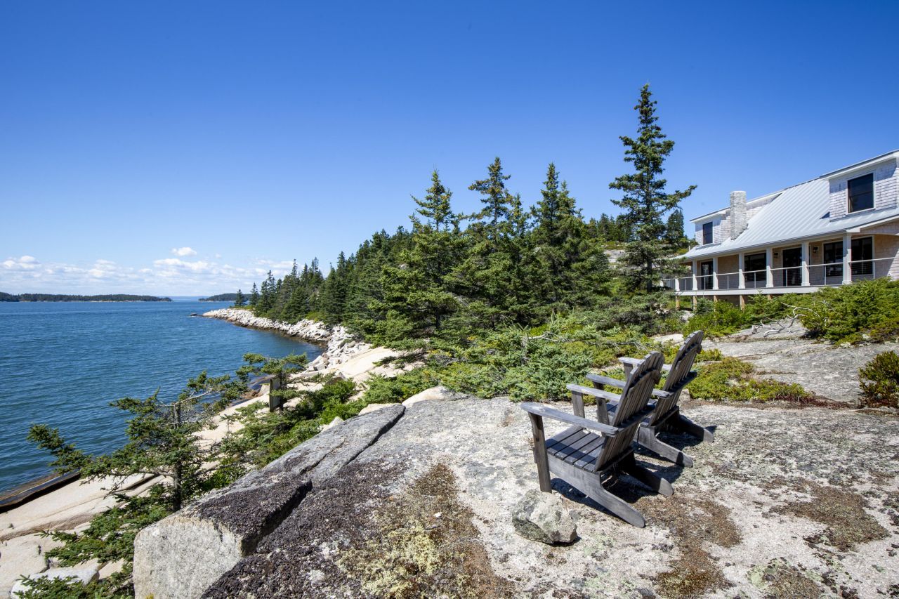 86 City Point Road, Vinalhaven, ME 04863 Main Photo