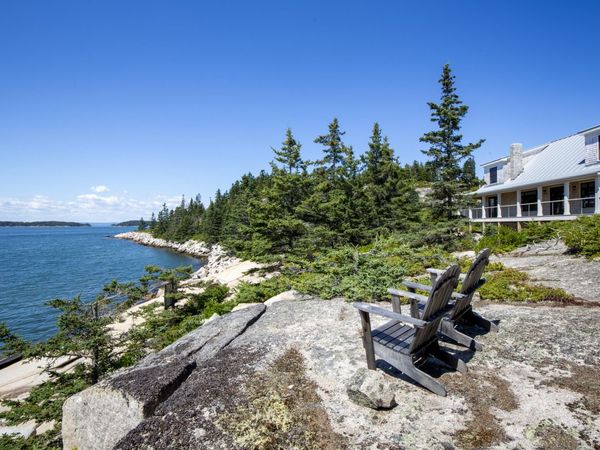 86 City Point Road, Vinalhaven, ME 04863