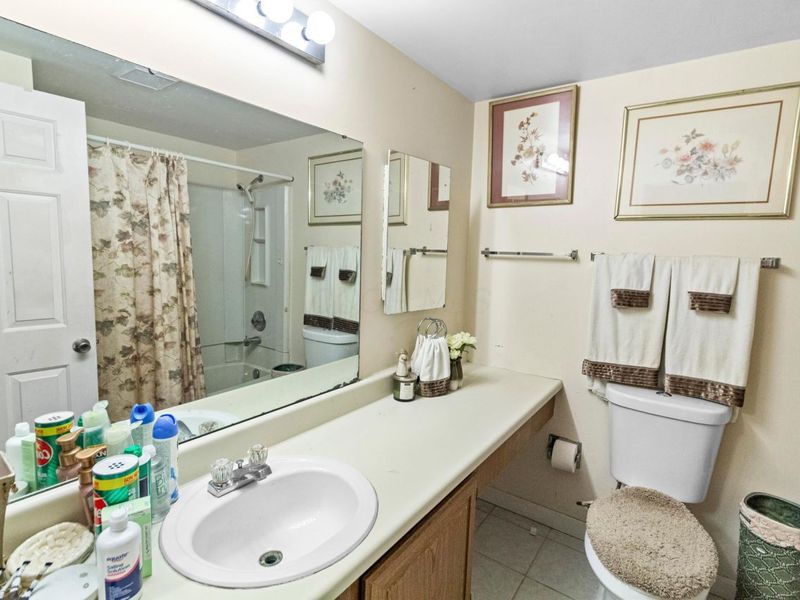 5500 Saddlebrook Drive, Columbus, OH 43221 Photo 15