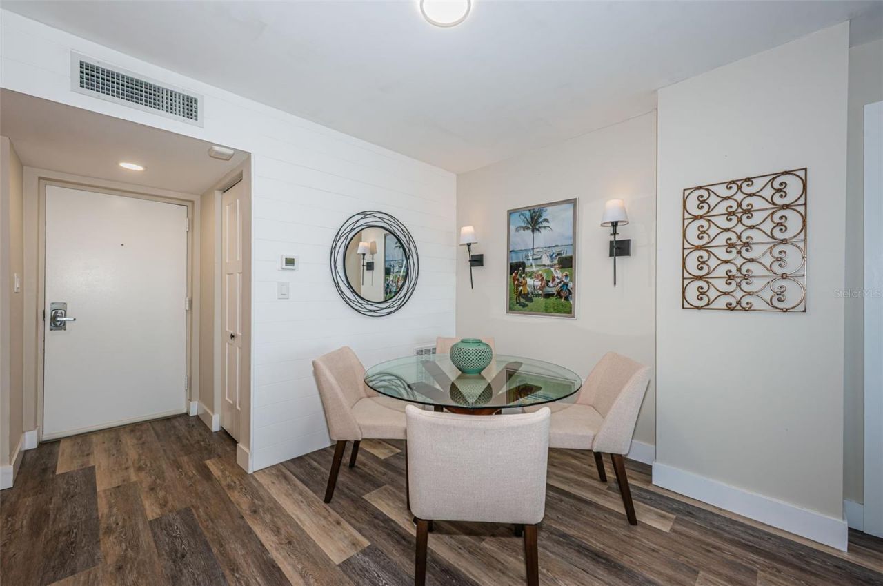 4900 Brittany Drive S, Unit 1413, Saint Petersburg, FL 33715 Photo