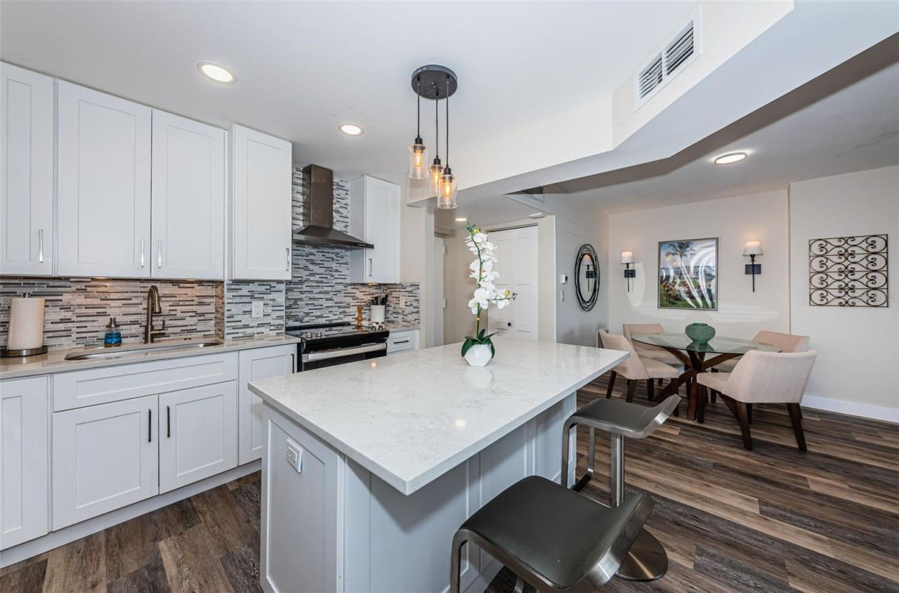 4900 Brittany Drive S, Unit 1413, Saint Petersburg, FL 33715 Photo