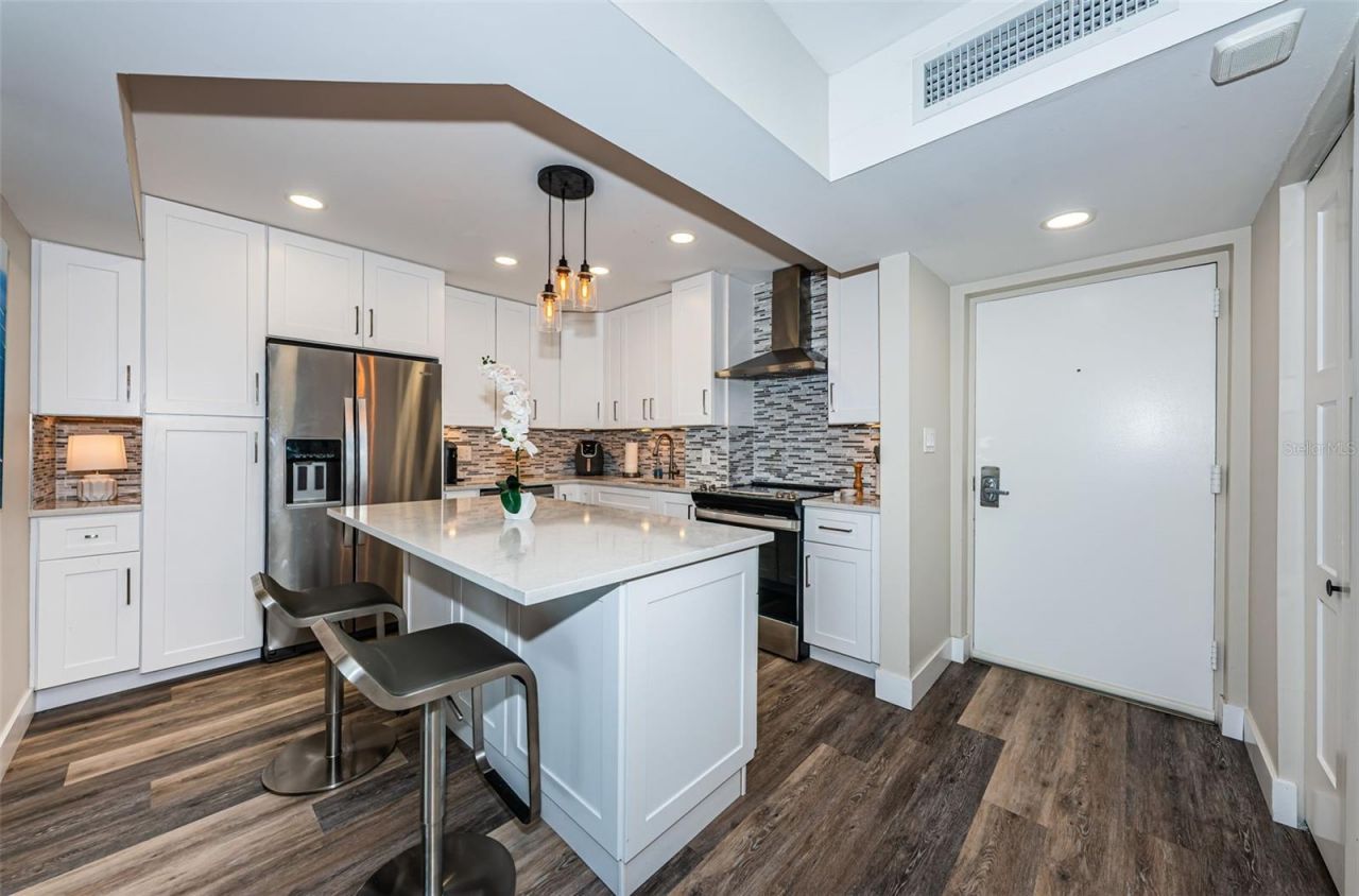 4900 Brittany Drive S, Unit 1413, Saint Petersburg, FL 33715 Photo