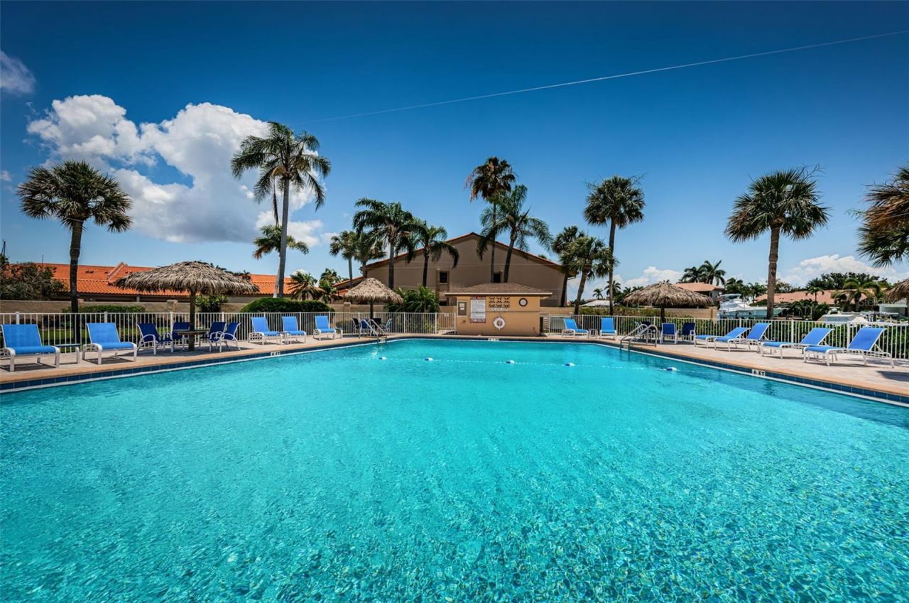 4900 Brittany Drive S, Unit 1413, Saint Petersburg, FL 33715 Photo