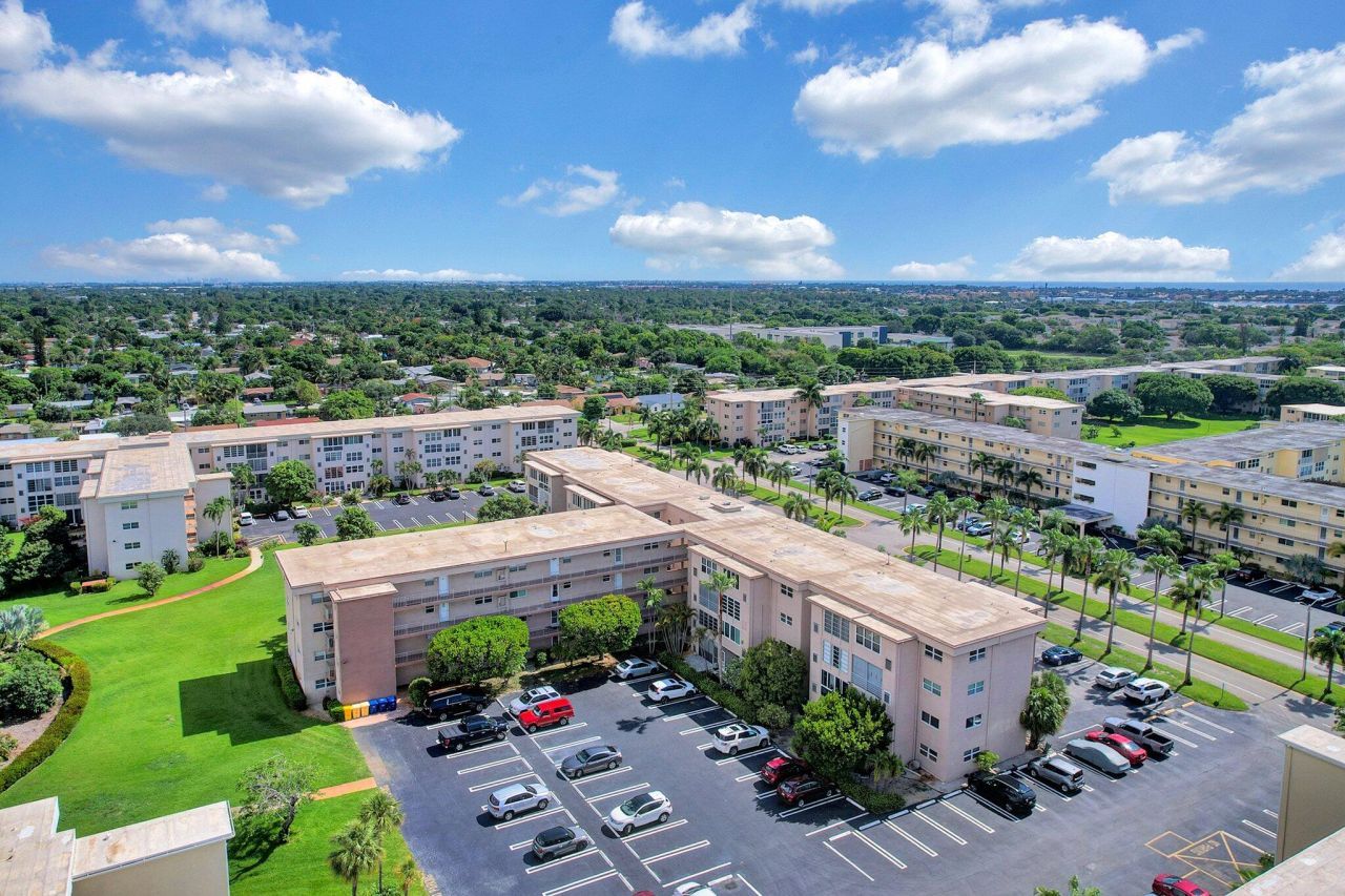2615 NE 1st Court, Unit 204, Boynton Beach, FL 33435 Photo