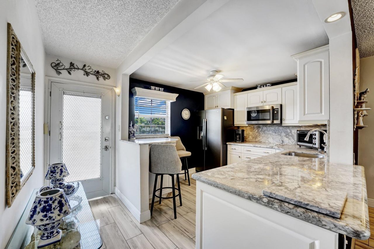 2615 NE 1st Court, Unit 204, Boynton Beach, FL 33435 Photo