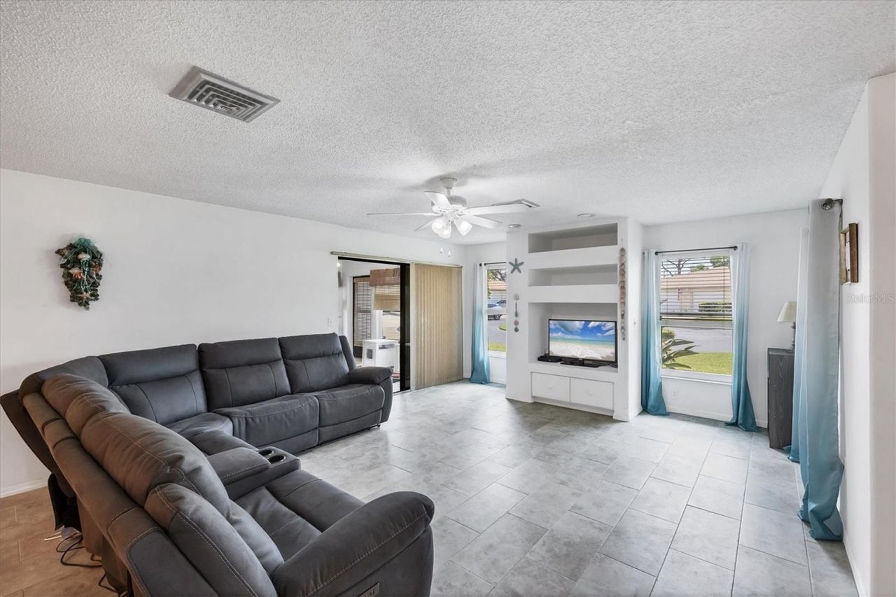 3305 Vivienda Boulevard, Bradenton, FL 34207 Photo