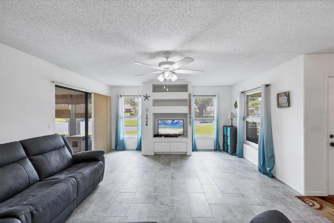 3305 Vivienda Boulevard, Bradenton, FL 34207 Photo