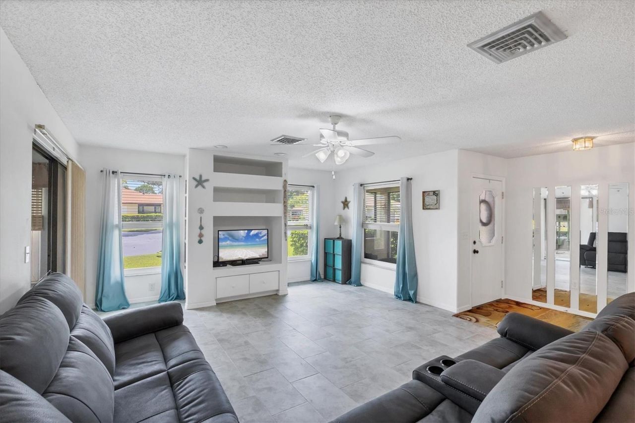 3305 Vivienda Boulevard, Bradenton, FL 34207 Photo