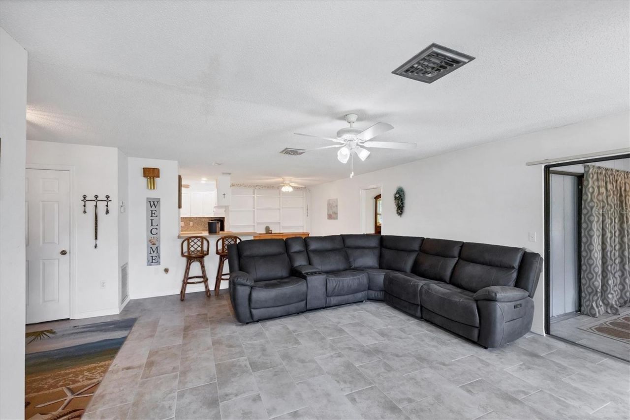 3305 Vivienda Boulevard, Bradenton, FL 34207 Photo