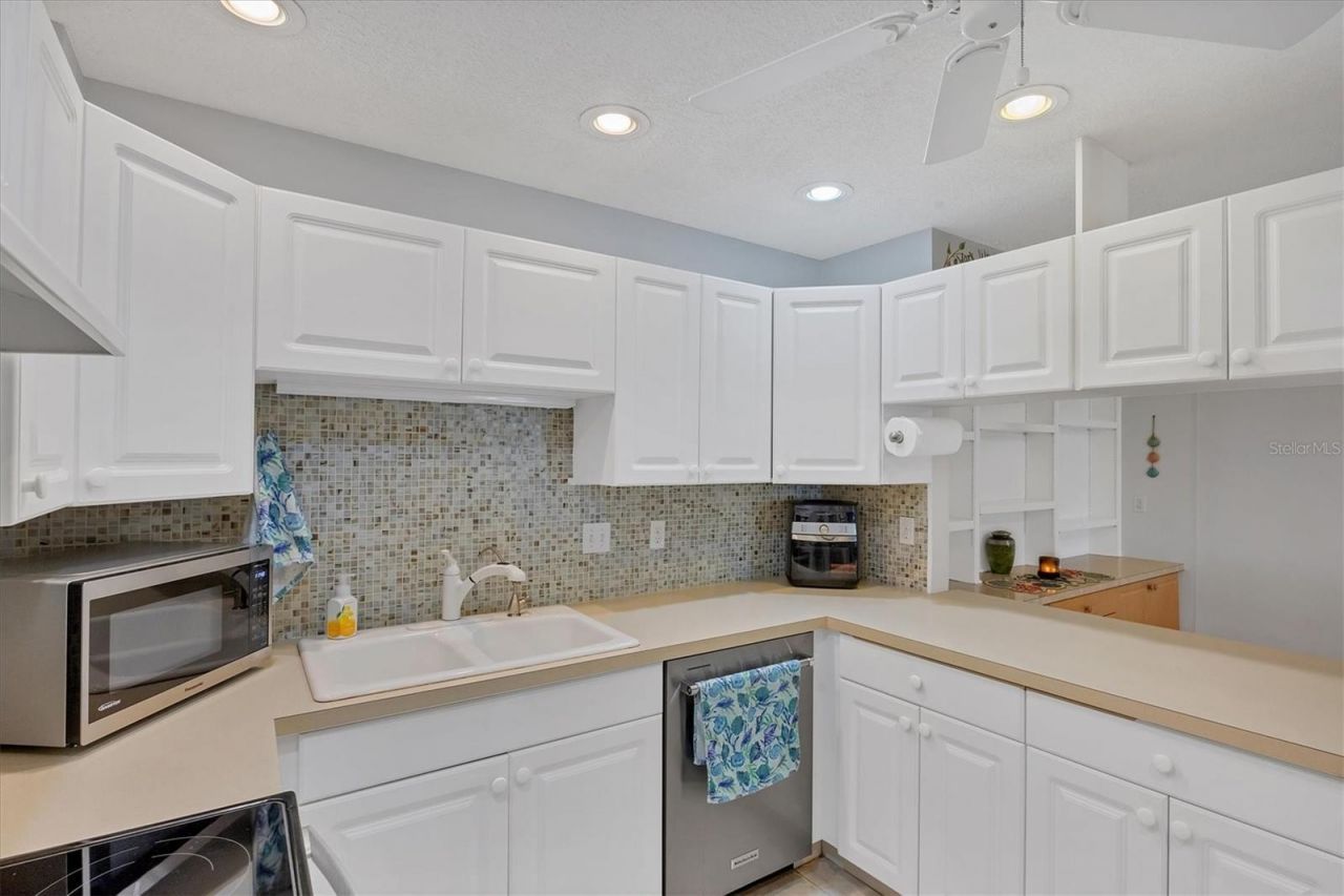 3305 Vivienda Boulevard, Bradenton, FL 34207 Photo