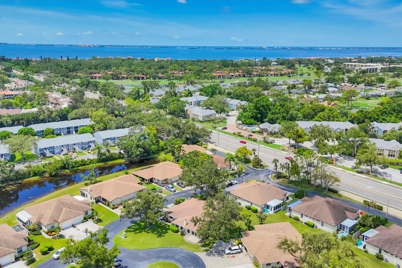 3305 Vivienda Boulevard, Bradenton, FL 34207 Photo