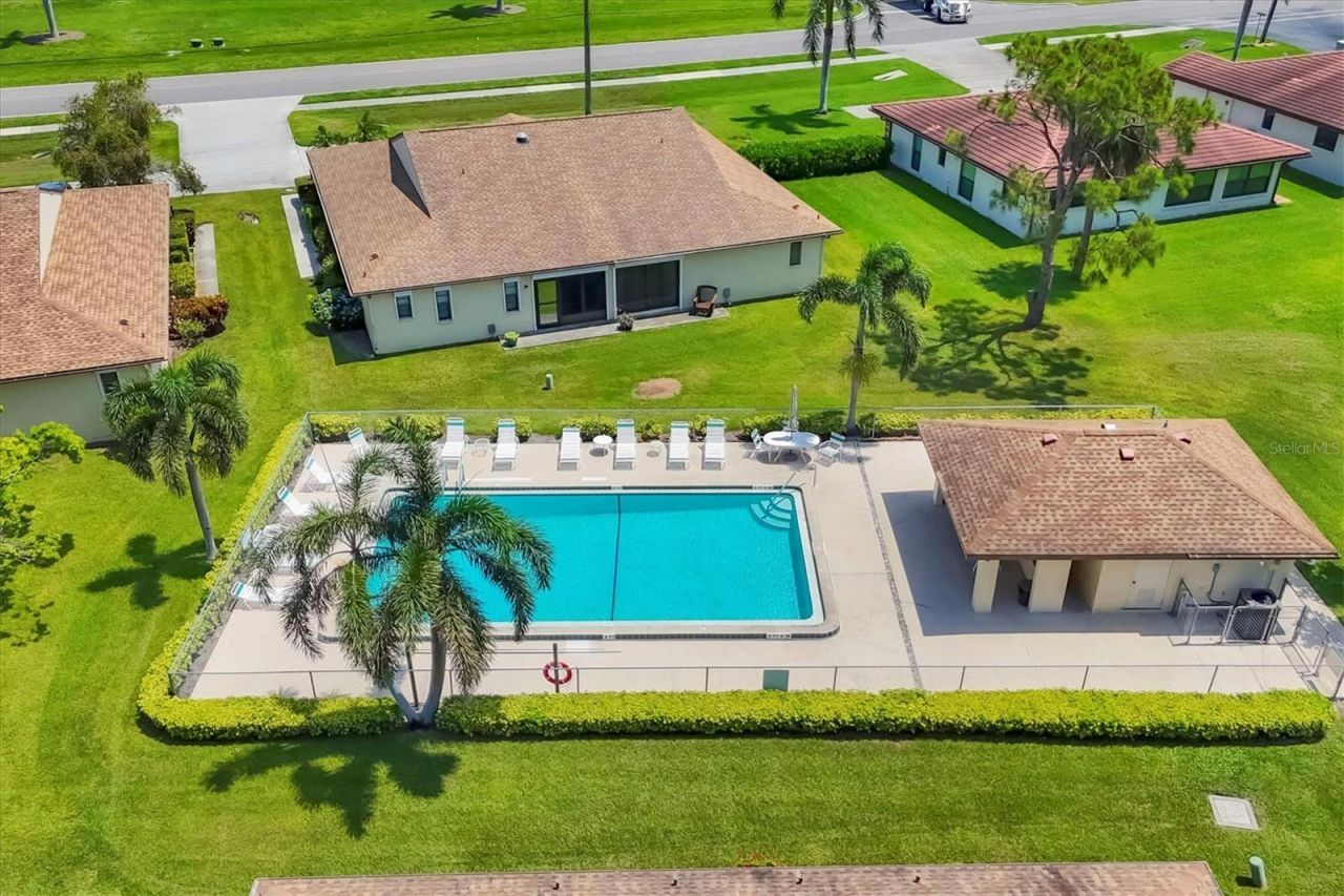 3305 Vivienda Boulevard, Bradenton, FL 34207 Photo