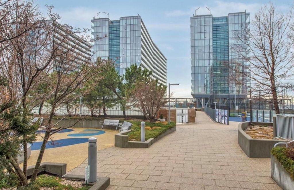 131-01 40th Road, Unit 11N, Flushing, NY 11354 Main Photo
