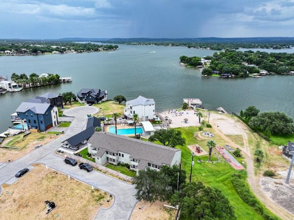604 Highcrest DR, Unit 722, Granite Shoals, TX 78654