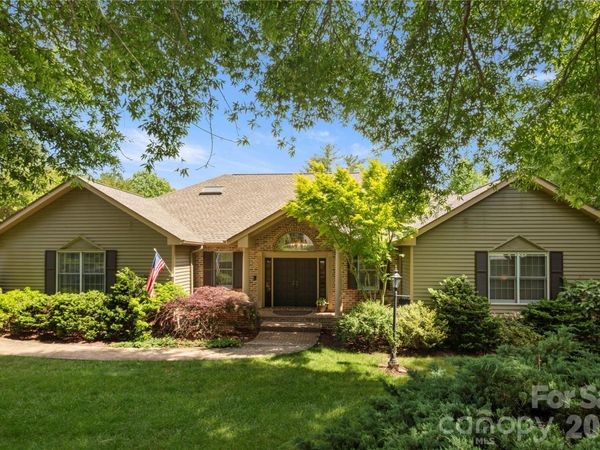 842 Rickel Drive, Hendersonville, NC 28739