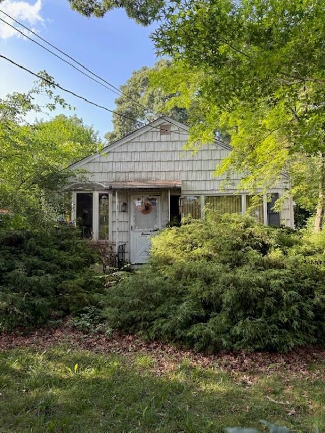 11 W Hemlock Street, Islip, NY 11751 Main Photo