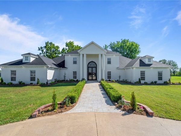 862 Via Firenze Avenue, Tontitown, AR 72762